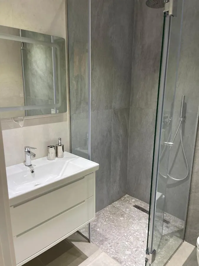 By Breeze Apartments دراس