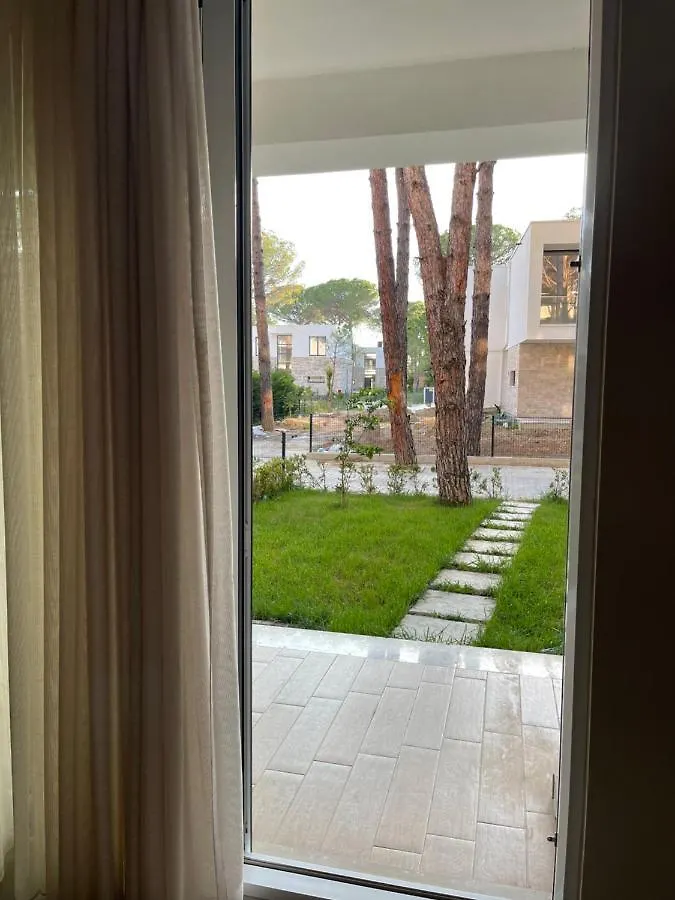 By Breeze Apartments دراس